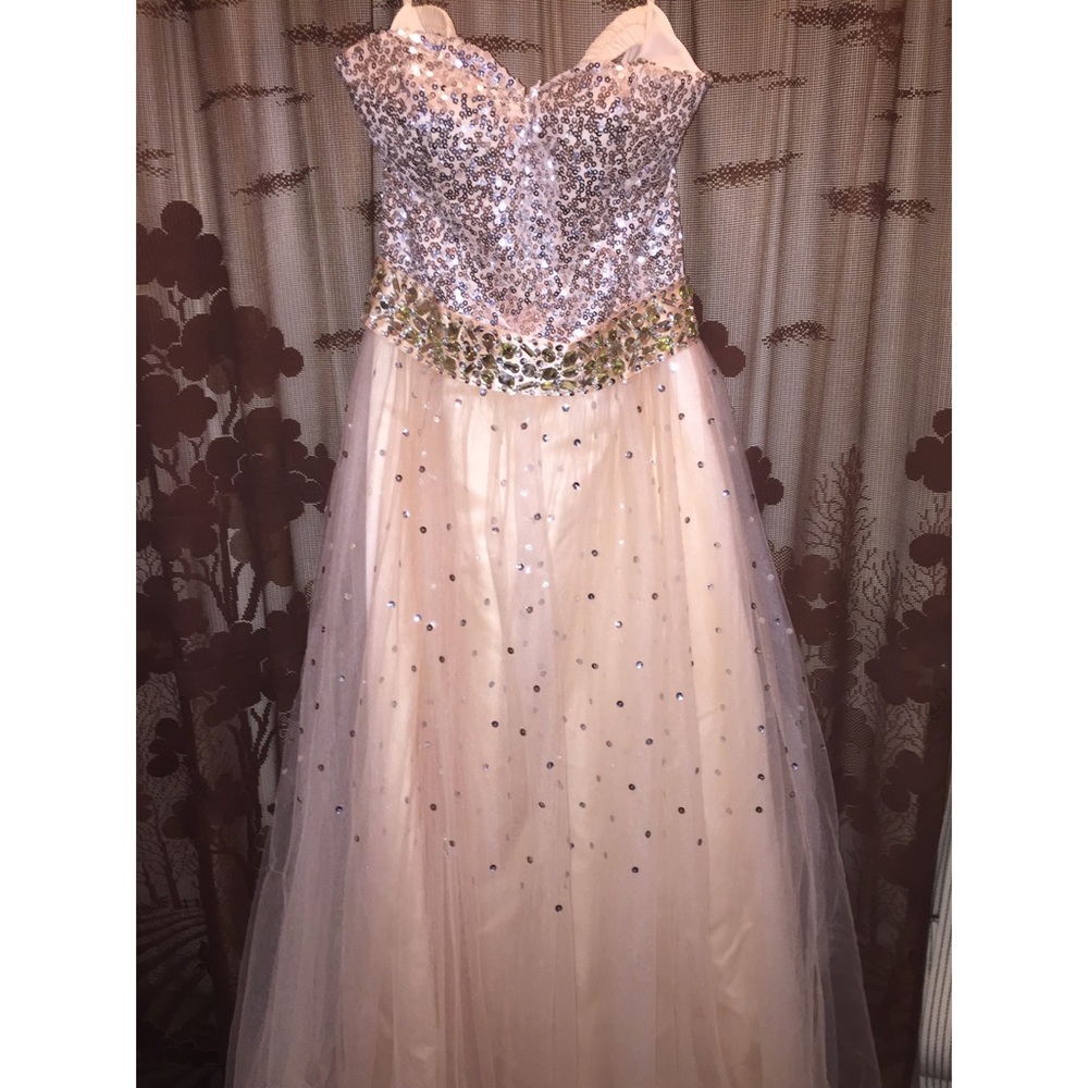 A prom/formal dress